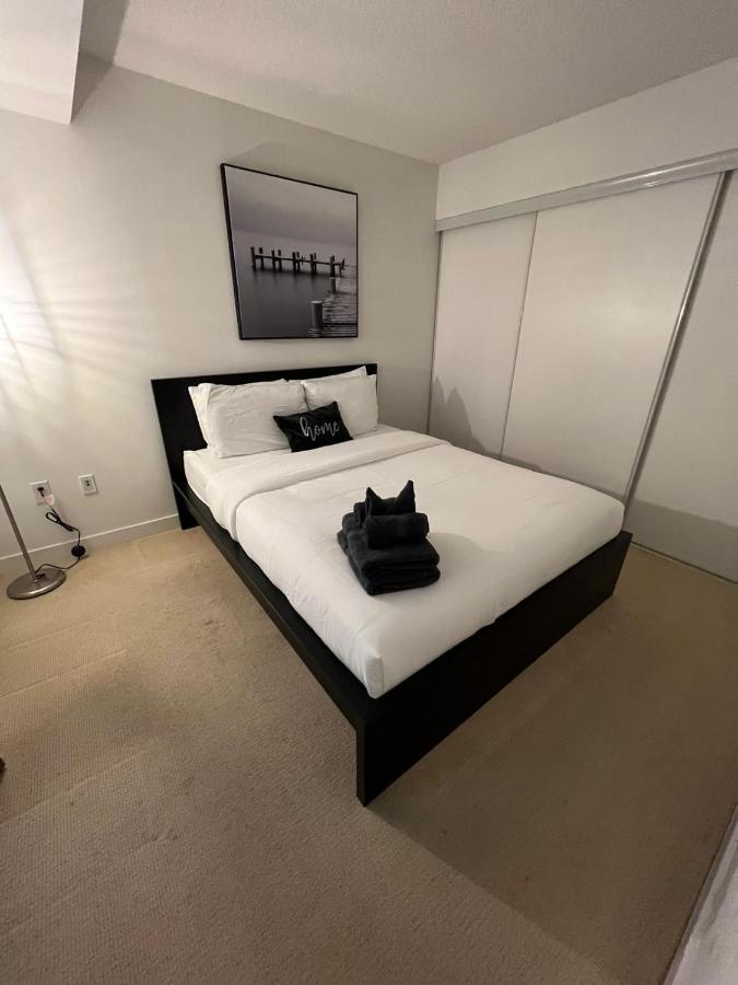 Cozy Open Concept 2Br 2Bath W/Parking -Jays/Cn Apartment Toronto Luaran gambar
