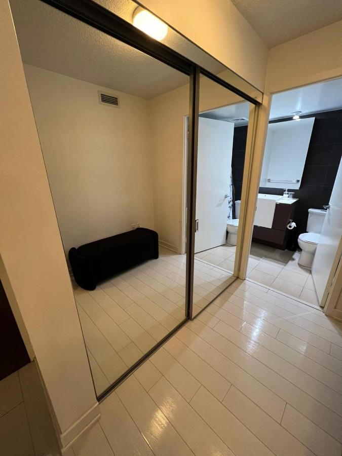 Cozy Open Concept 2Br 2Bath W/Parking -Jays/Cn Apartment Toronto Luaran gambar